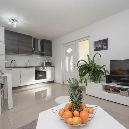 Apartment Mate Split