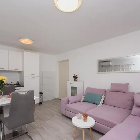 Διαμέρισμα Mate *