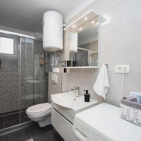 Mate Apartment Split